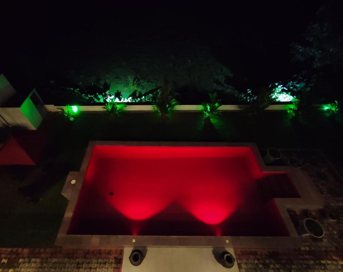 Villa Red Pool ヒッカドゥワ エクステリア 写真